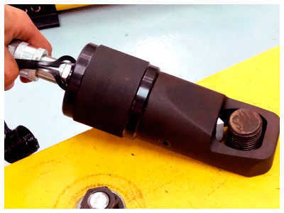 hydraulic nut cutter, hydraulic nut splitter, hydraulic nut cracker tool, hydraulic nut retal, hydraulic nut remover